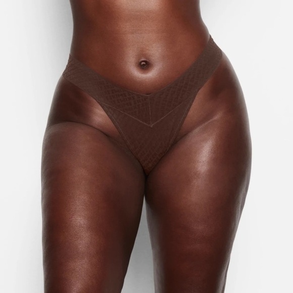 Skims - LOGO MESH THONG size large NWT - Picture 1 of 6